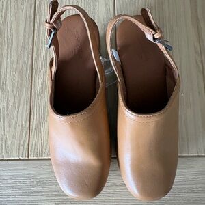 Classic Women's Tan Slingback Leather Clogs